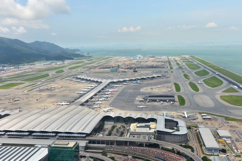 A bird's eye view of the Hong Kong International Airport.(Open with new window)