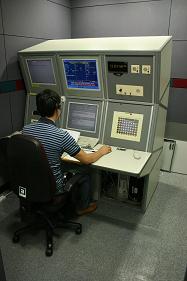 Meteorological Information for Aircraft in Flight (VOLMET) Broadcast Console.