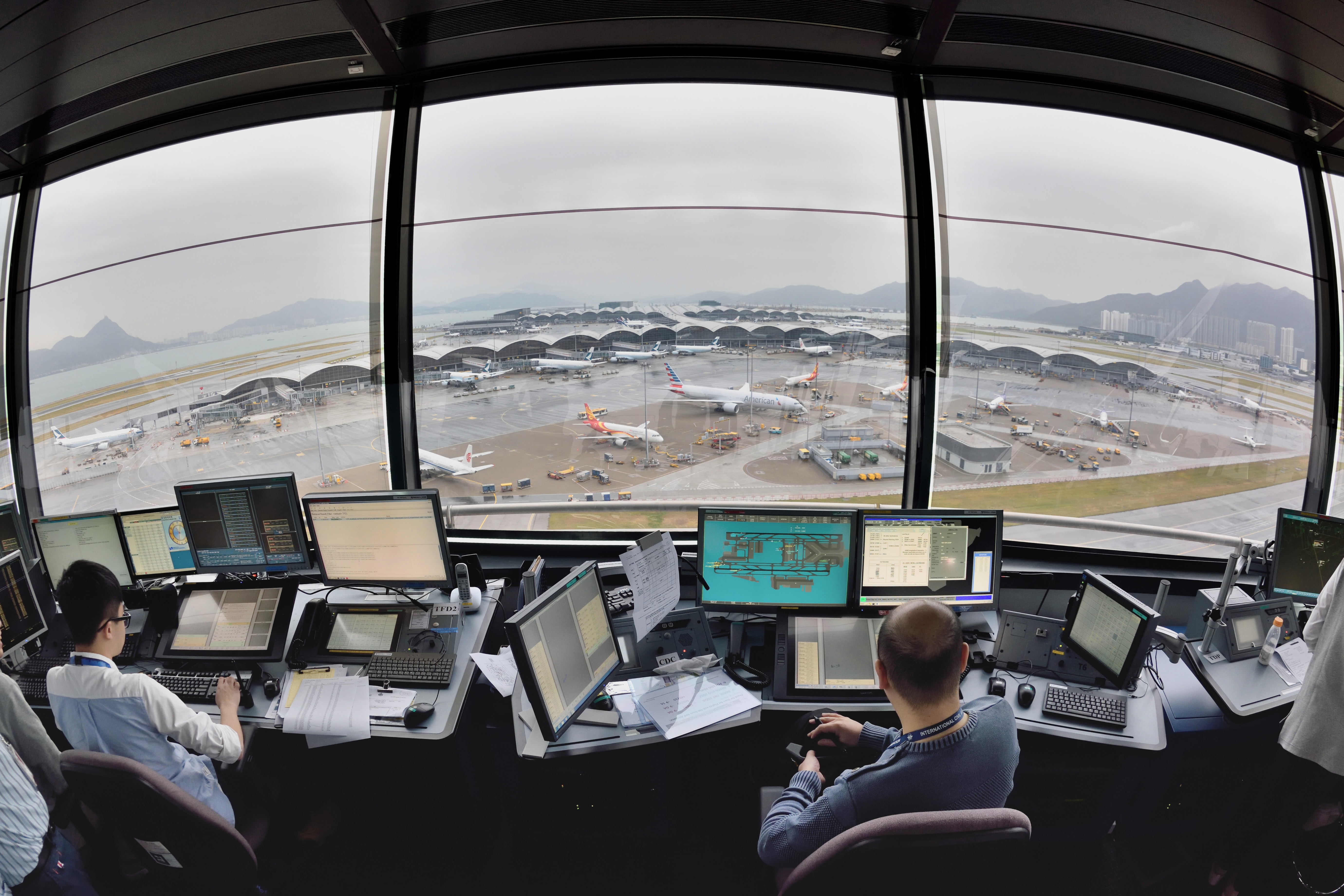 阿联酋航空空姐招聘年龄要求_阿联酋航空公司空姐工资_阿联酋航空空姐待遇